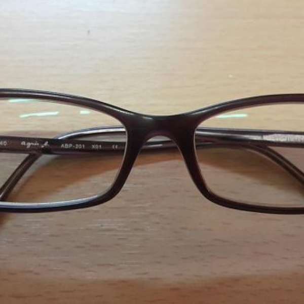 9.新凈 AGNES B 幼眼鏡框,只售HK$200(不議價)請看貨品描述