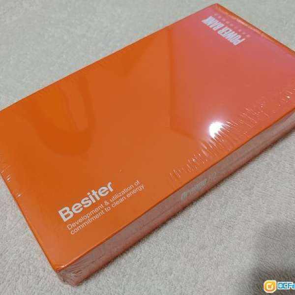 Besiter 10000mAh  超薄聚合物電池 雙USB輸出 移動電源 (白色)