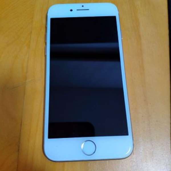 Iphone8 銀白色 64 gb 9成新 只花左一個點