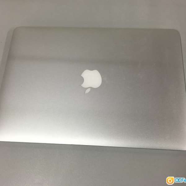 MacBook Air 13" 2014 / I5 / 4G/128G SSD鍵盤背光燈壞，可即場試機 90%new