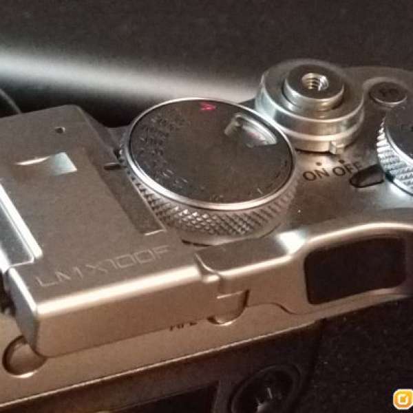 Fujifilm X100F 有保養原裝hood及指柄