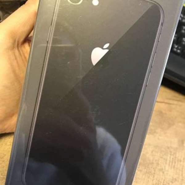 iPhone 8 256G黑色。 未開