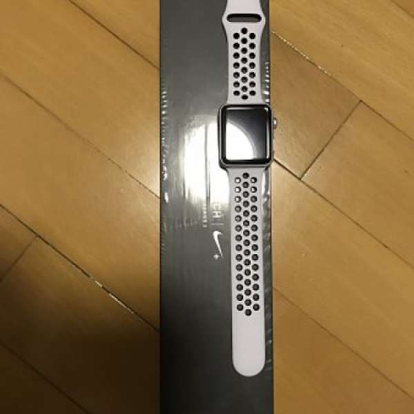 Apple watch series 3 nike edition鋁銀色行貨
