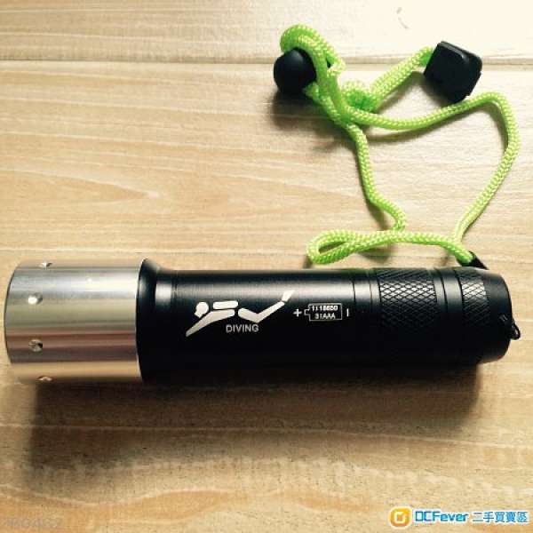 全新 18650 防水LED 電筒 (也可以用 AAA 電池 3 粒) - 包 1 粒 18650 電