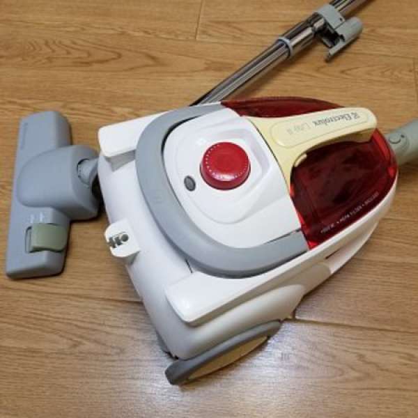 ELECTROLUX VACUUM CLEANER 吸塵機