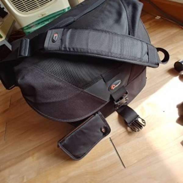 Lowepro Stealth Reporter  650AW Shoulder Camera Bag