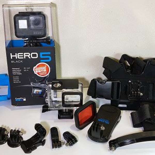 95% 新GoPro Hero 5 連大量配件 -$1900