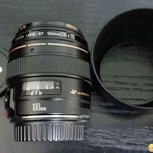 90%新 Canon EF 100mm f2 USM f/2 中距大光圈 Full Frame 跟原裝 Hood