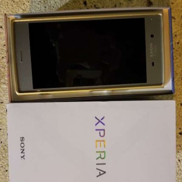出讓   Sony Xperia xz1  warm silver 99成新 衛訊單 2900