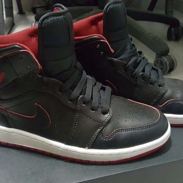 99%新 Nike Air Jordan 1 Mid US 9.5