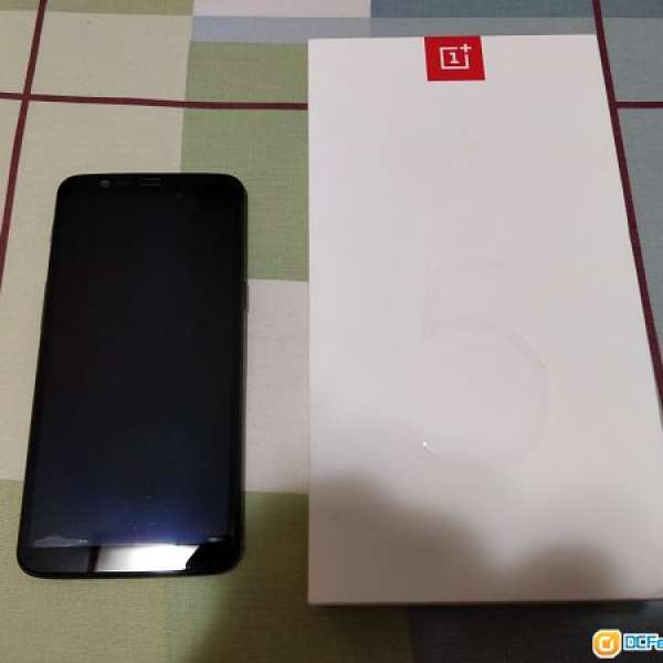 95% 新 Oneplus 5T 8+128 黑色 全套 香港行貨 有單