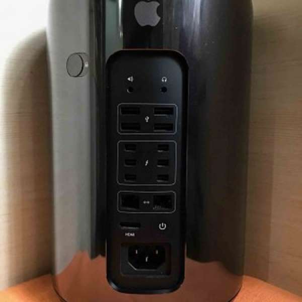 95% New Apple Mac Pro 2013 (垃圾桶)