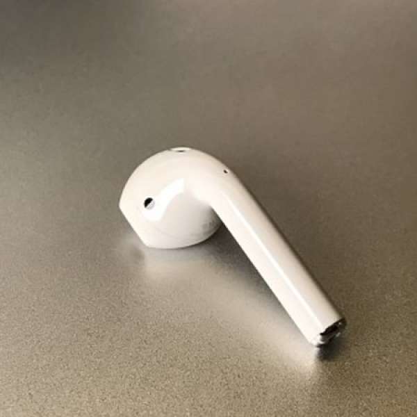 85% New Apple Airpods << 左耳機 L side only >>