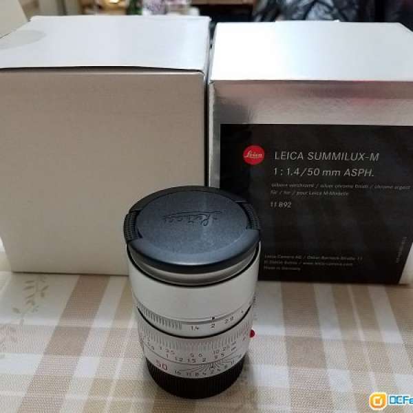 Leica Summilux-M 50mm ASPH Silver Color lens with B+W filter