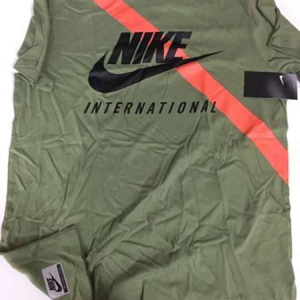 Nike tee (brand new)