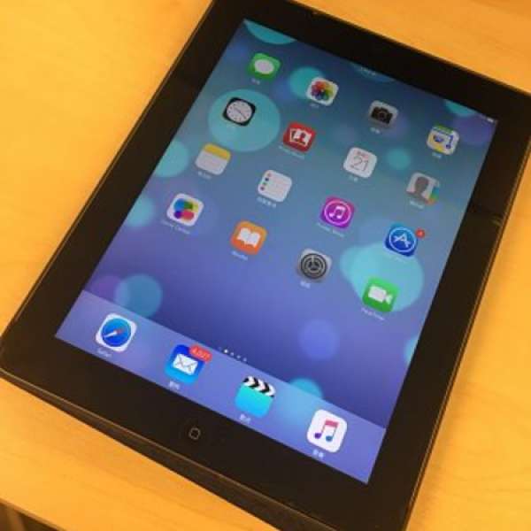 iPad 4 - 16GB wifi版, 100% work, 包套連貼