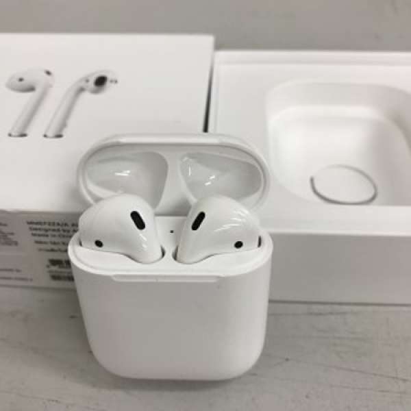 99%New Singapore Apple Airpods Bluetooth Wireless Earphone, 保到7-3-2019