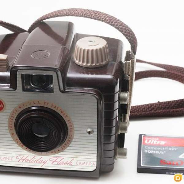 Kodak Brownie Holiday Flash Camera (收藏品) 產自1953年，鏡片完美，罕有健康正常...