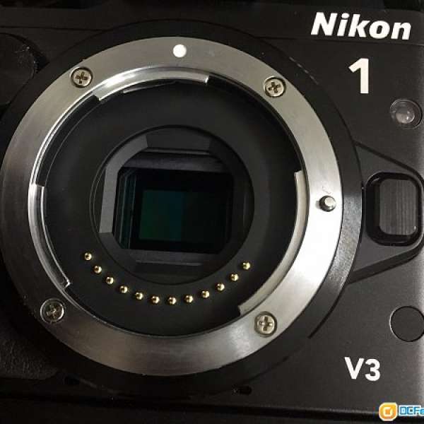 Nikon 1 V3 Grip/Viewfinder Premium Kit