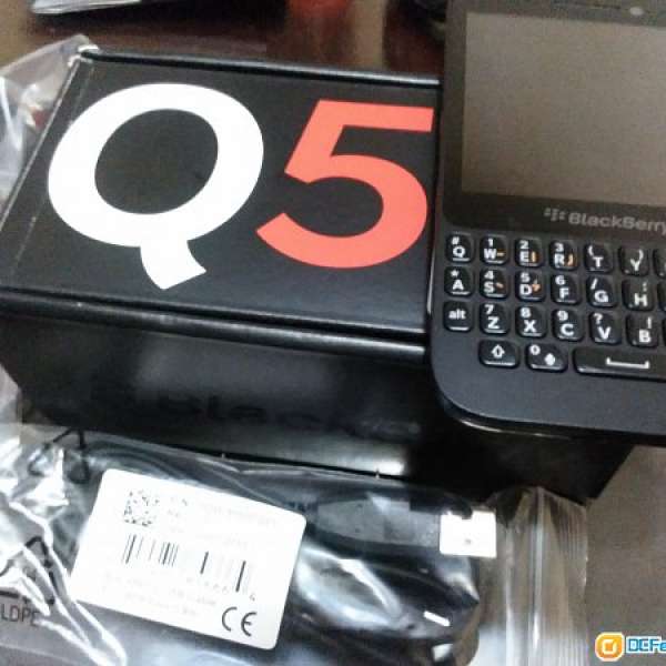 Blackberry Q5 行機