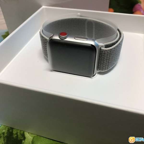 出售Apple Watch Series 3 42mm (GPS + Cellular)
