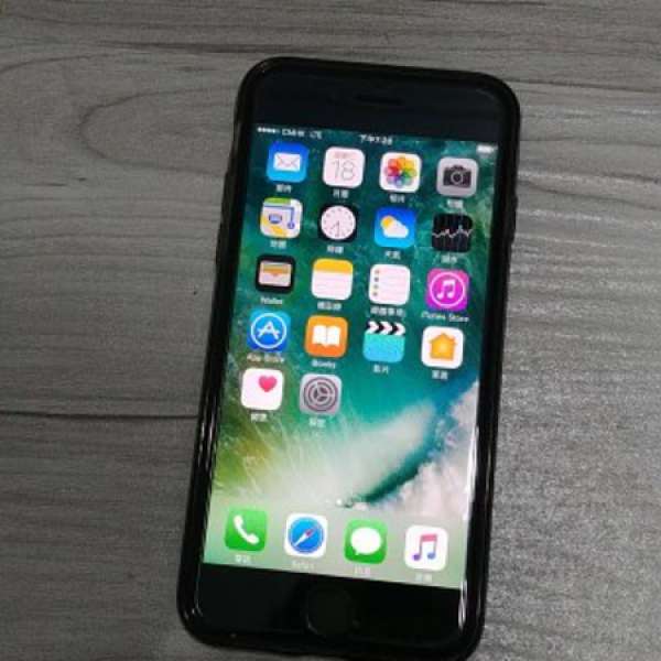 香港行貨 Iphone 7 啞黑色 32gb 細機 iOS 10
