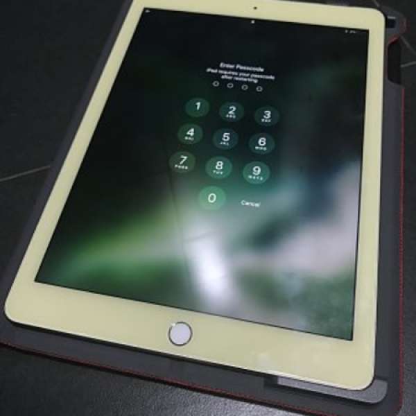 Apple iPad Air 2 Wi-Fi+Cellular Gold 128GB w/ Logitech Keyboard Cover