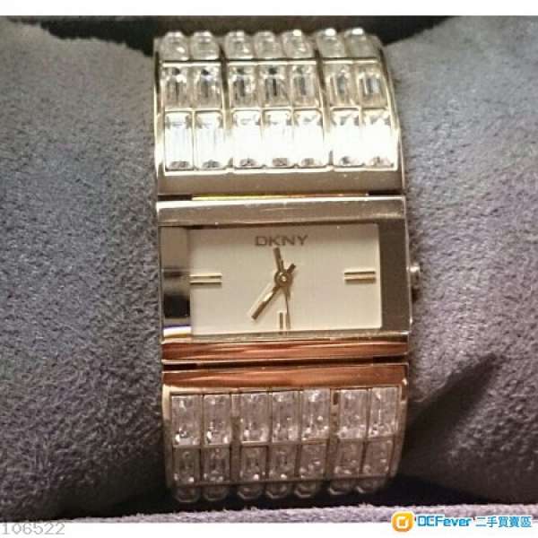 DKNY 水晶石手錶