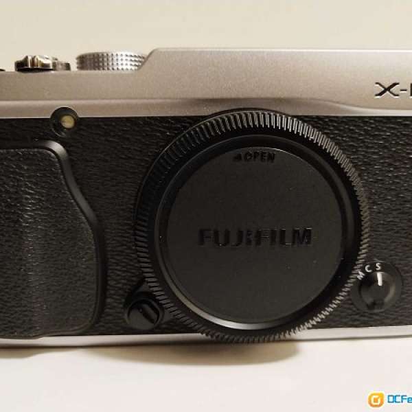 Fujifilm XE-1 銀黑色