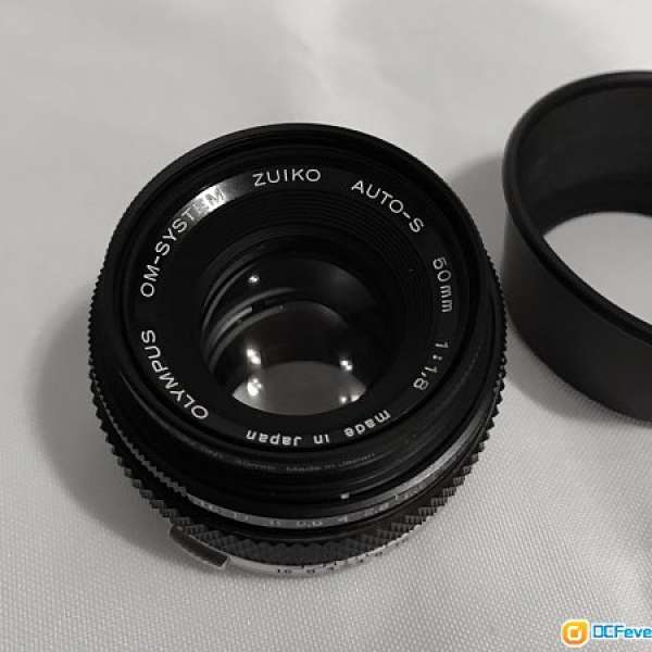 Olympus Zuiko OM 50mm f/1.8 hood + E-mount adapter >90% for Sony A7