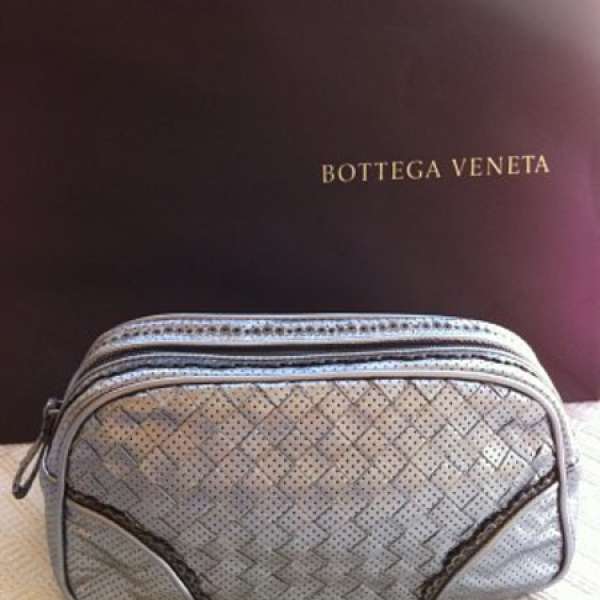 全新 Bottega Veneta "金屬銀色"手提包