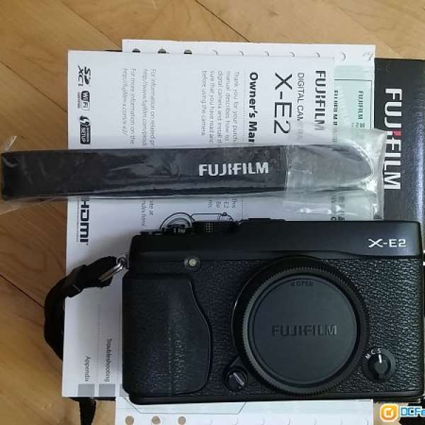 Fujifilm X-E2，95%new，100%working，連Fujifilm MHG-XE  Hand Grip