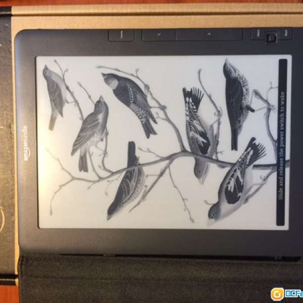 90% new Kindle DX 9.7吋 （連原裝皮套）E Ink 閱讀器 (免費3G版本）