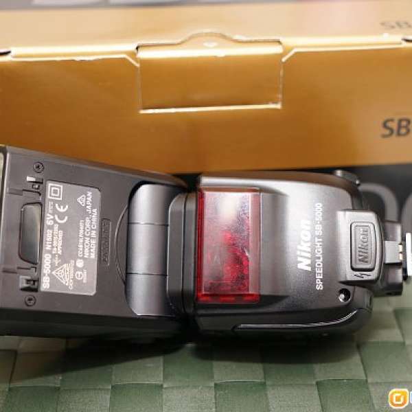 Nikon SB5000 閃光燈 (共兩支, 一支有盒, 一支無盒。) 賣價是兩支合計