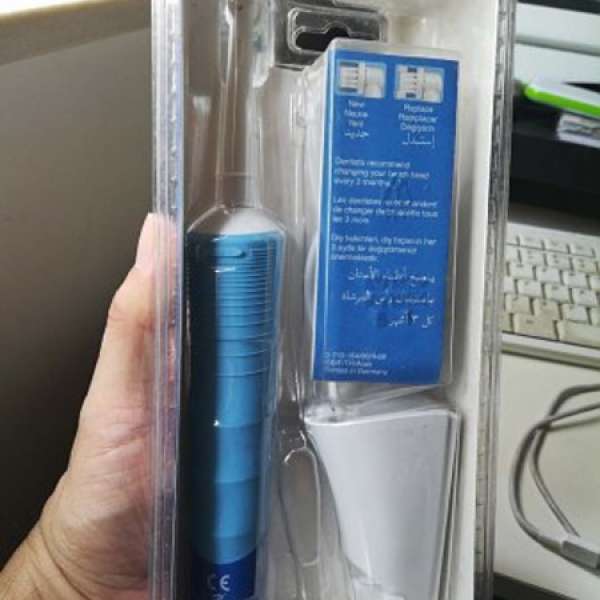 Oral-B D12013 Compact Bushhead Toothbrush (Electrical Powered)