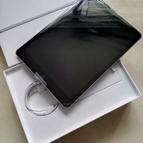 全新 ipad 6th generation 128G black LTE (只開封檢查)