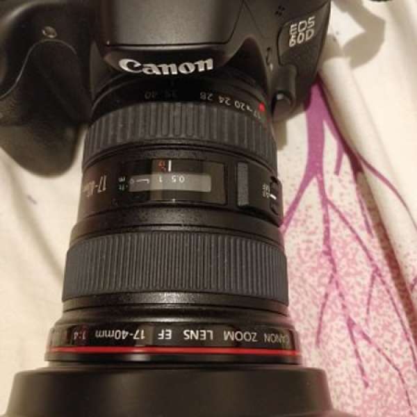 Canon EOS 60D 跟 Canon EF 17-40mm F4 L.USM 鏡頭遮光罩EW-83E