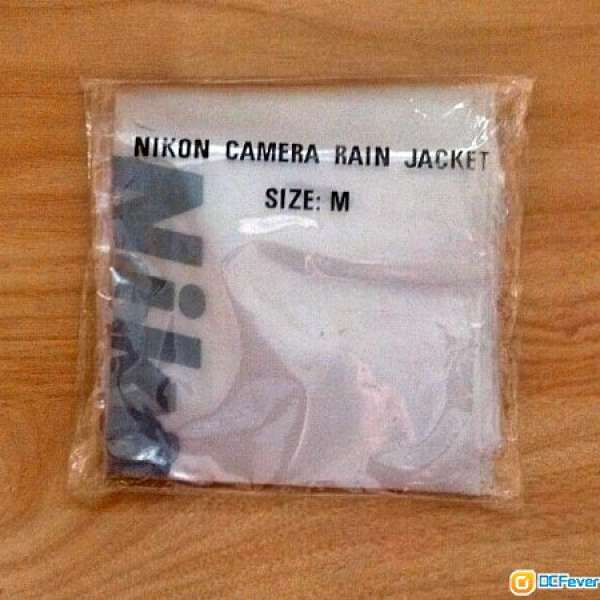 全新 Nikon Camera Rain Jacket (相機雨衣 M碼)