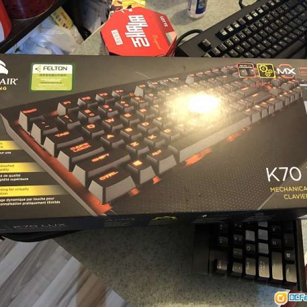 Corsair K70 LUX (青軸)