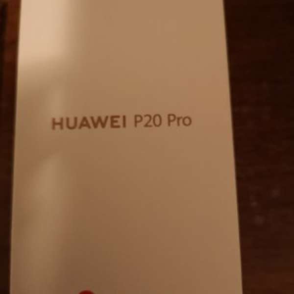 賣 huawei p20 pro 藍色 128 g 5600 95成新  百老匯單 連sgp原裝套