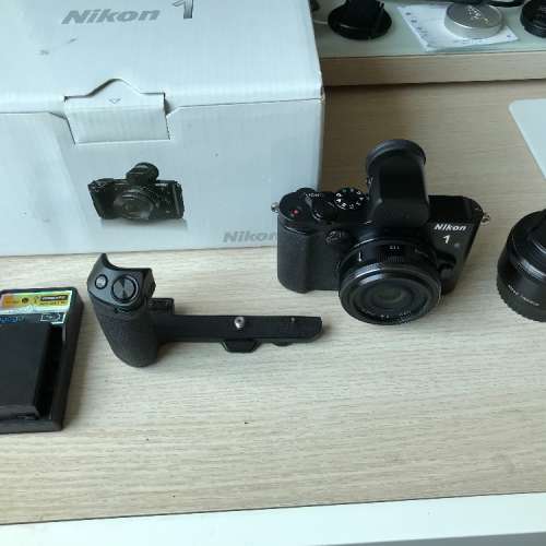 Nikon 1 v3 with grip, evf, 10mm f2.8, 18mm f1.8