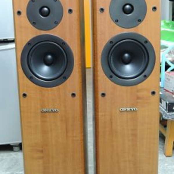 ONKYO SKF-4600 新淨正常座地喇叭一對，尺寸:高1000cm闊19.5cm深22.8cm