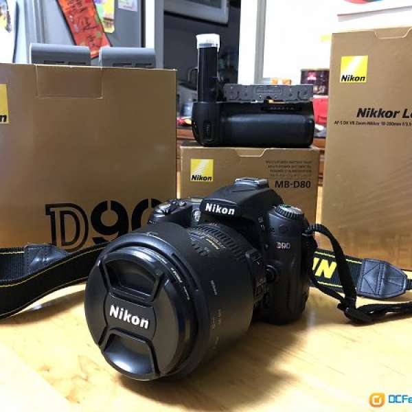 Nikon D90 +18-200DX VR+MB-80