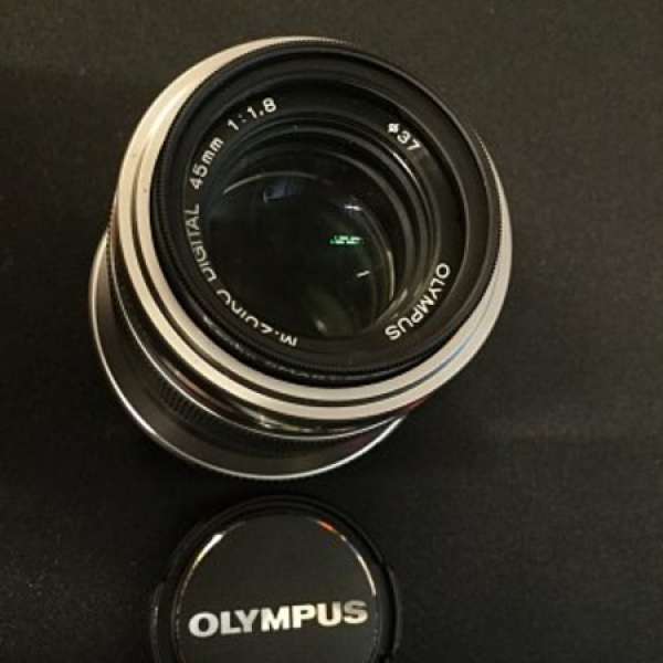 九成新 Olympus 45mm f1.8 m4/3 行貨有單冇盒有保養到18年5月