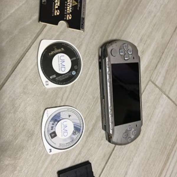 出售PSP-3001（壞右邊按鍵）