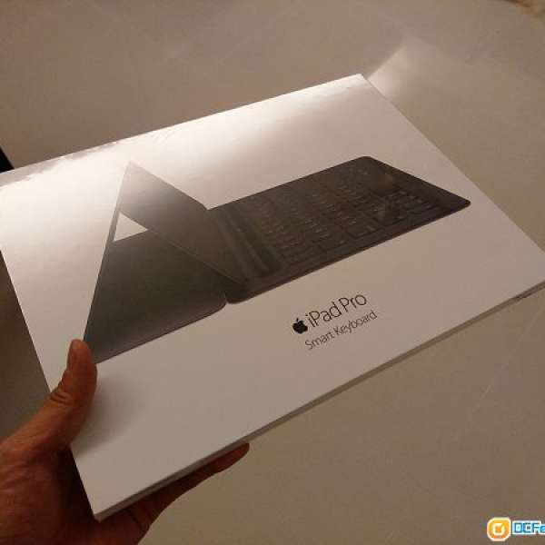 iPad Pro Smart Keyboard 100% 全新 連同 iPad Pro Screen Protector Glass