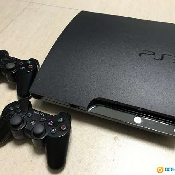 新淨少玩香港行貨 PS3 160GB 跟兩個原裝手制 + 5隻遊戲
