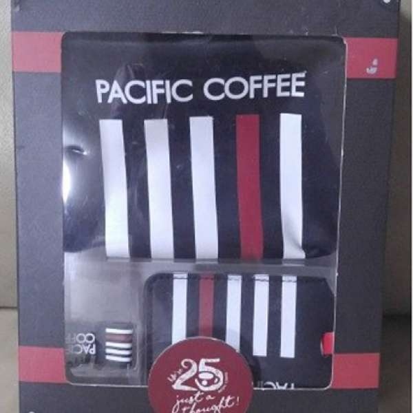 全新 Pacific coffee 咖啡 Travel set (化妝袋、牌套、扣)
