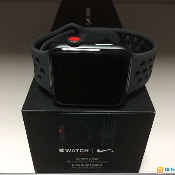 99.9%New 42mm Apple Watch Nike Series 3 GPS + CELLULAR 太空灰配黑色運動錶帶