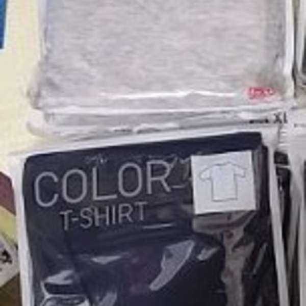 UNIQLO Tee 6件 $200 T-SHIRT 男裝 V領 XL 加大碼 100% 未開封